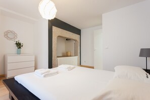 2 quartos, ferros/tábuas de passar roupa, Wi-Fi de cortesia