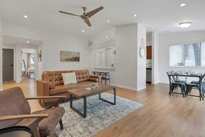 TV, offices - The Spacious Rambling Ranch (Columbus)