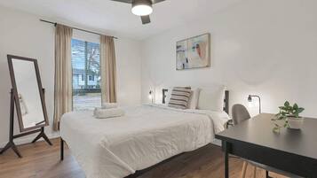 3 slaapkamers, een strijkplank/strijkijzer, wifi, beddengoed