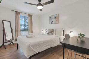 3 habitaciones, tabla de planchar con plancha, wifi y ropa de cama 