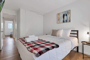 3 bedrooms, iron/ironing board, WiFi, bed sheets