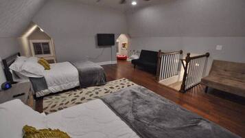 4 bedrooms, iron/ironing board, WiFi, bed sheets
