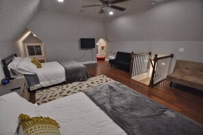 4 bedrooms, iron/ironing board, WiFi, bed sheets