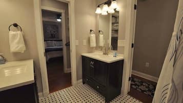 4 Schlafzimmer, Bügeleisen/Bügelbrett, WLAN, Bettwäsche