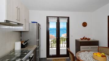 Réfrigérateur, four, plaque de cuisson, lave-vaisselle