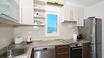 Réfrigérateur, four, plaque de cuisson, lave-vaisselle