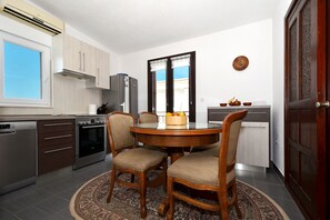 Fridge, oven, stovetop, dishwasher - LOZA 2, 4+1 Sea View apt with Garden, 80m from sea (Slatine)