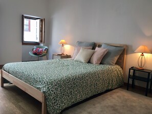 1 chambre, bureau, chambres insonorisées, fer et planche à repasser