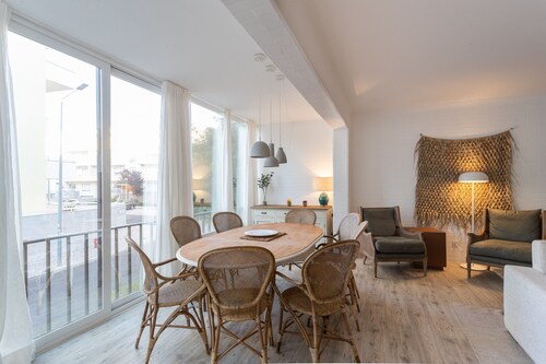 FLH Cascais Spacious Apartment with Balcony