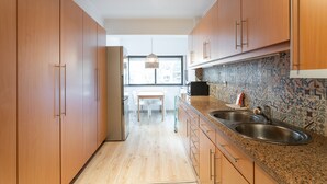Coffee/tea maker, fridge, microwave, oven