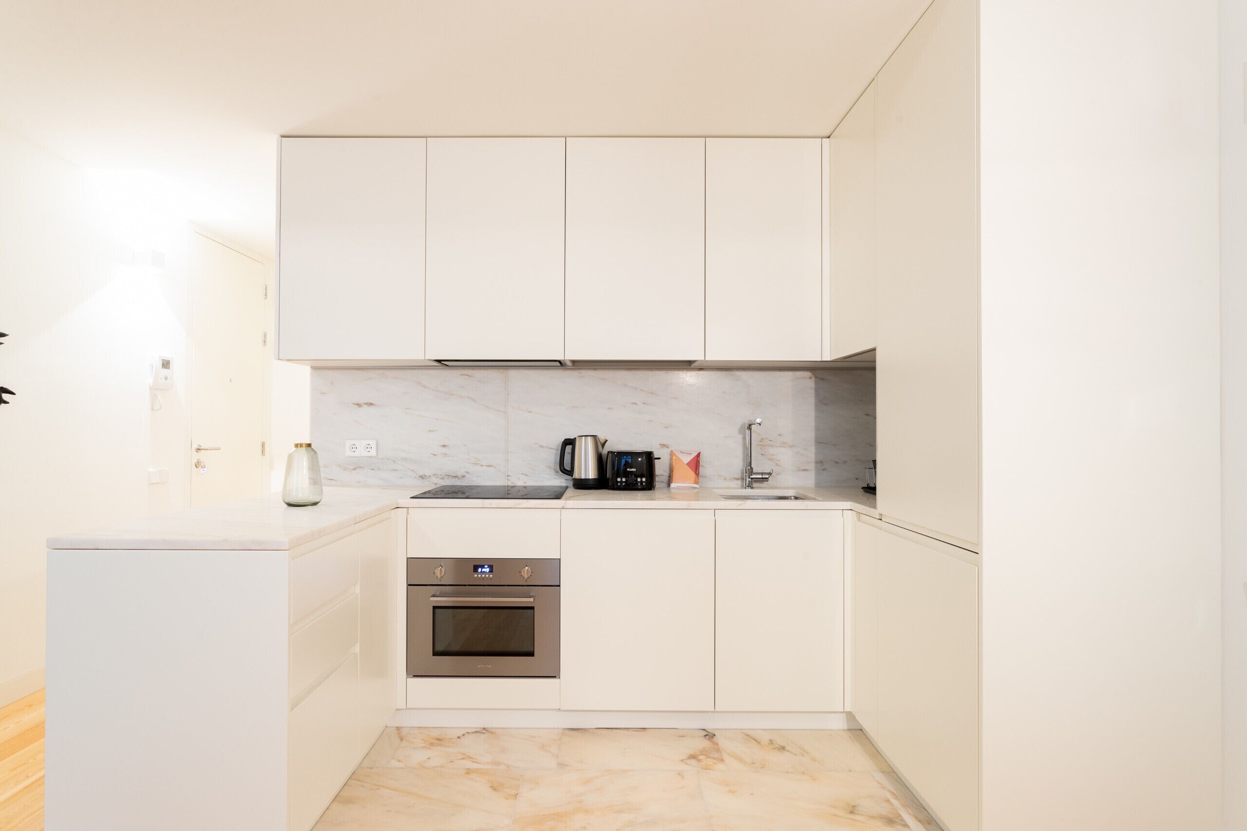 Kühlschrank, Mikrowelle, Ofen, Geschirrspüler