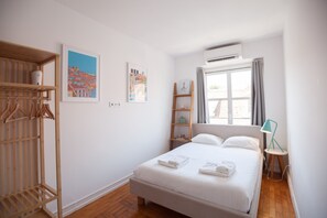 2 slaapkamers, een strijkplank/strijkijzer, gratis wifi, beddengoed