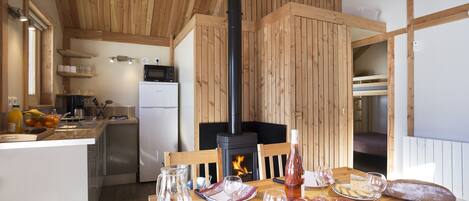 Chalet (Monana) | Cuisine privée | Plaque de cuisson, chaise haute