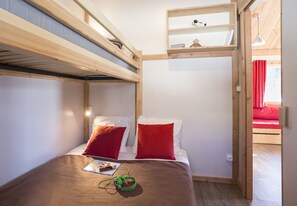2 bedrooms, cots/infant beds, bed sheets - Camping de l'Ill Colmar (Horbourg-Wihr)