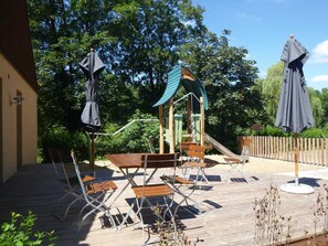 Children’s play area – outdoor