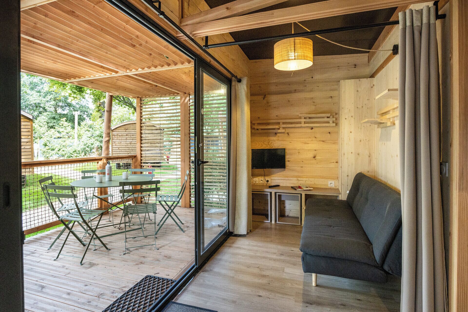 Mobil Karavan | Area keluarga | TV layar datar dan meja tenis meja