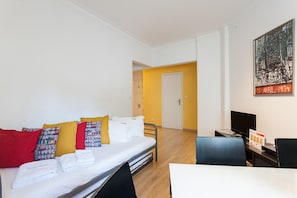 2 bedrooms, iron/ironing board, free WiFi, bed sheets