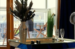 Apartment (Silver) | Living area | Flat-screen TV - About Art  Ksiecia Witolda (Wroclaw)