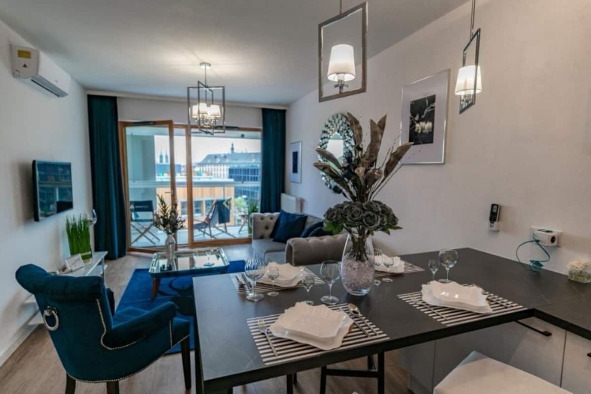 Apartment (Silver) | Living area | Flat-screen TV