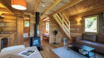 Deluxe-Chalet | Wohnbereich | Tischtennisplatte