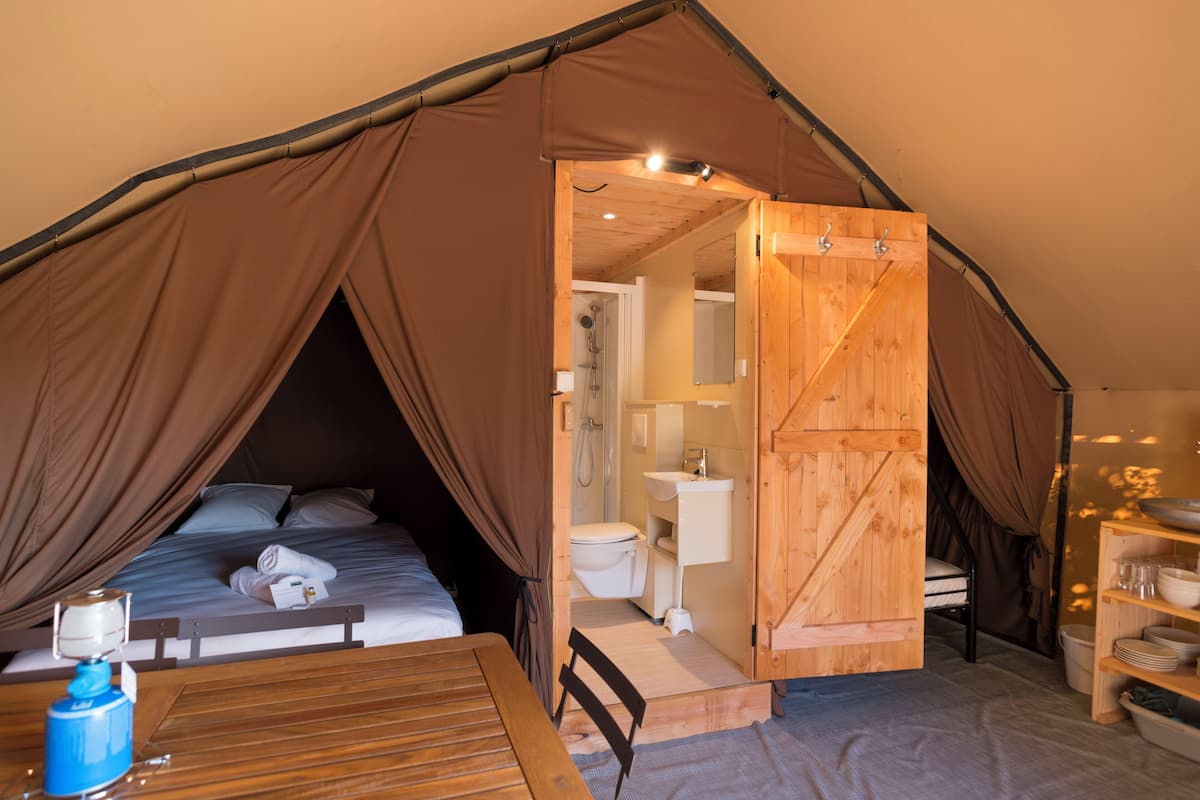 Deluxe Tent | 2 bedrooms, bed sheets
