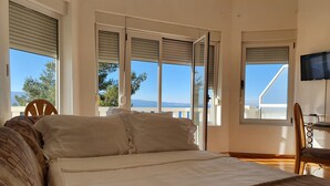 A bedroom with a bed, a chair, a desk, and a TV. - Villa Blue Adriatic (Omis)