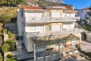 Front of property - Villa Blue Adriatic (Omis)