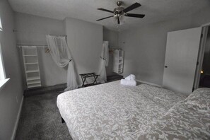 3 chambres, fer et planche à repasser, Wi-Fi, draps fournis