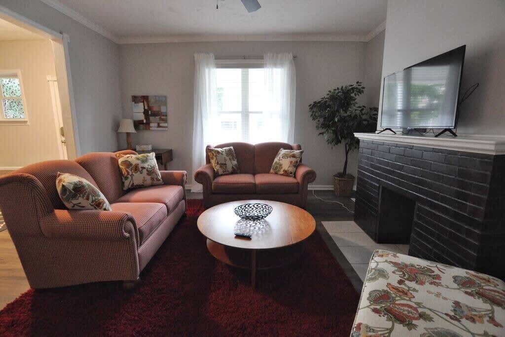 Televisión y oficina 