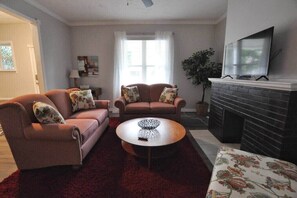 Televisión y oficina 