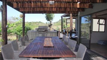 House, 4 Bedrooms, Sea View | Terrace/patio