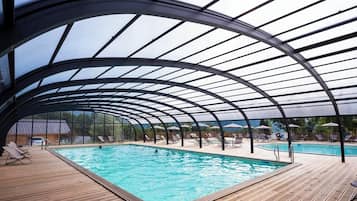 Piscine couverte, piscine extérieure (ouverte en saison)