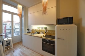 Fridge, microwave, oven, coffee/tea maker