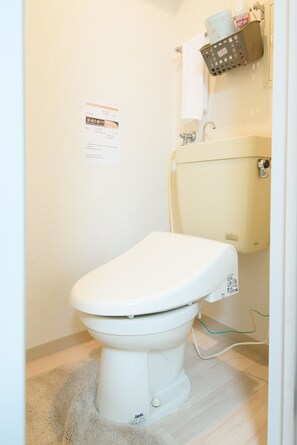 샤워기/욕조 결합, 무료 세면용품, 헤어드라이어, 타월