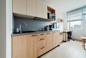 Deluxe Studio Suite | Private kitchen | Espresso maker, electric kettle, cookware/dishes/utensils, freezer - RentNice-Starter 3 (Wroclaw)