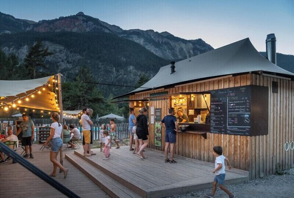 Dining - Huttopia La Clarée (Montgenevre)