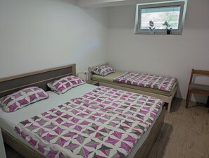 2 slaapkamers, een bureau, wifi