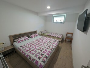 2 slaapkamers, een bureau, wifi