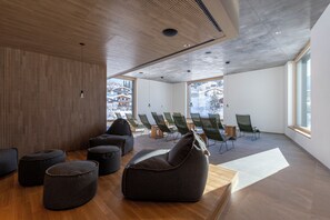 三溫暖烤箱、浴缸、蒸氣室、美體療程、芳療、熱石按摩