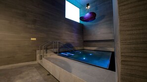 Indoor pool - wellnessHostel3000 (Laax)