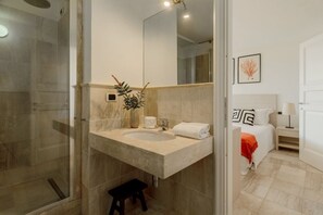 Bathtub, hair dryer, bidet, towels
