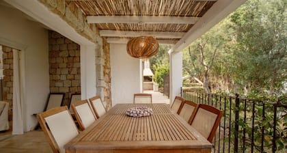 VILLA GELSOMINO, 500 meters from the sea with garden, private pool, and sea view