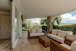 Property grounds - VILLA GELSOMINO, 500 meters from the sea with garden, private pool, and sea view (Castiadas)