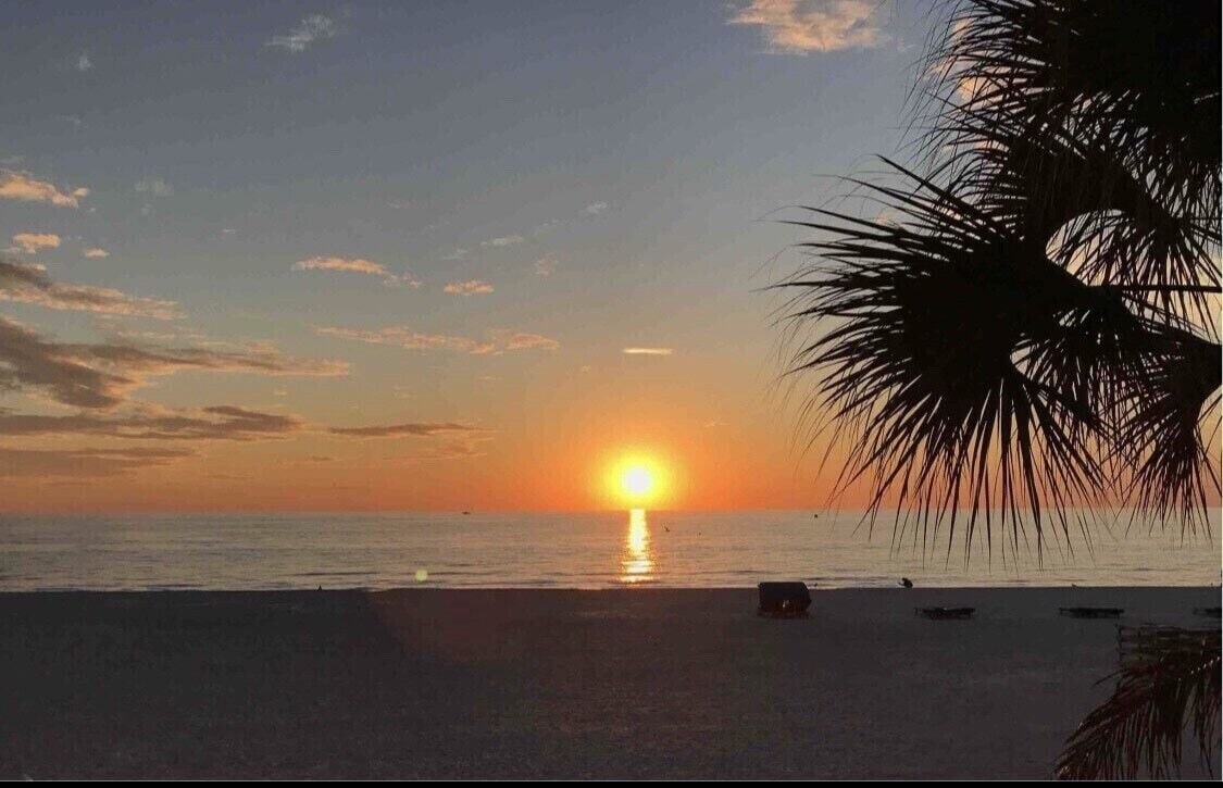 The Seascape Premier Beachfront Cottage: Gulf View, Pool, Hot Tub, BBQ, WiFi