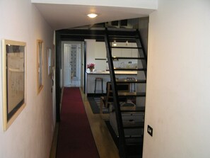 Interior - An Apartment In The Center Of Rome With A View On The Roofs And A Terrace (rome)