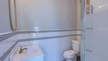 Tina, secadora de cabello, toallas