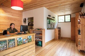 Reception - Huttopia Gorges du Tarn (Massegros Causses Gorges)
