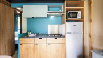 Comfort Chalet | Private kitchen | Stovetop, highchair, cookware/dishes/utensils, cleaning supplies