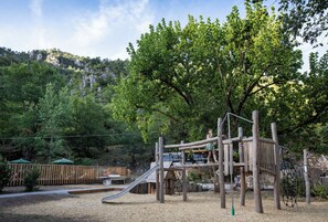 Children’s play area – outdoor