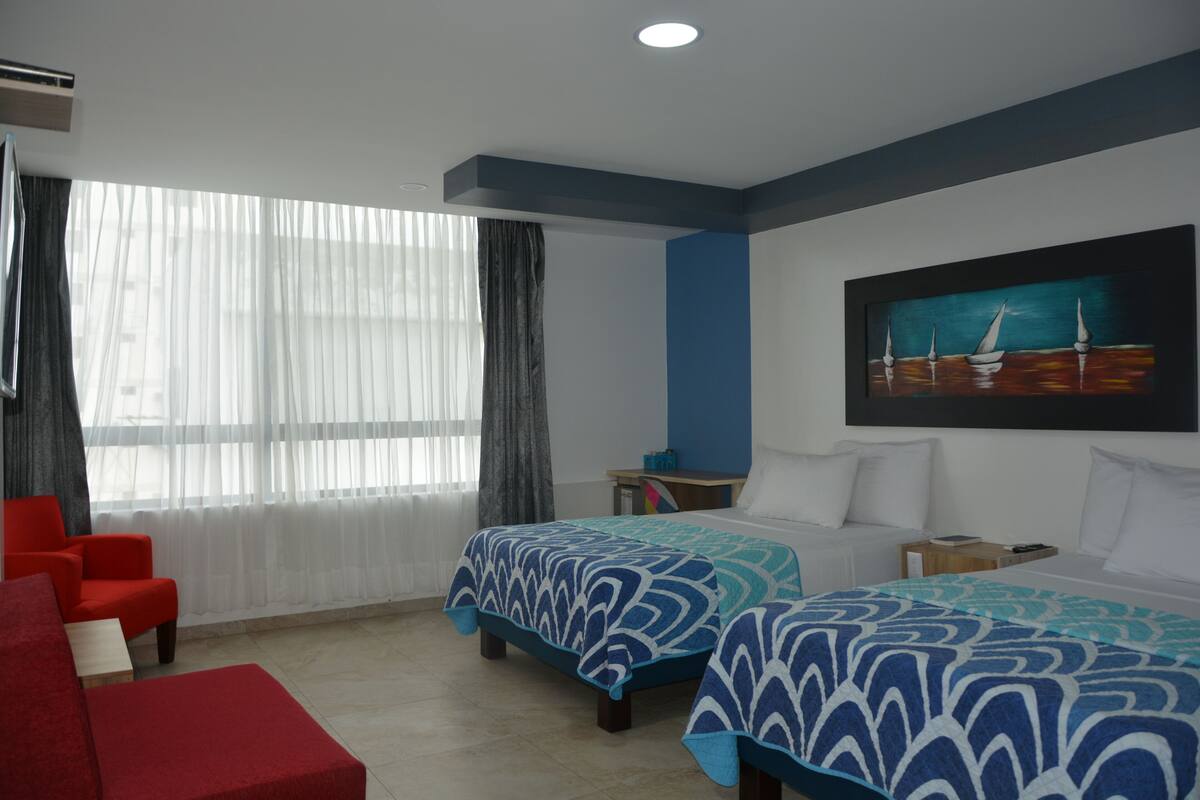 Chambre Double Deluxe, 2 lits doubles | Coffres-forts dans les chambres, Wi-Fi gratuit